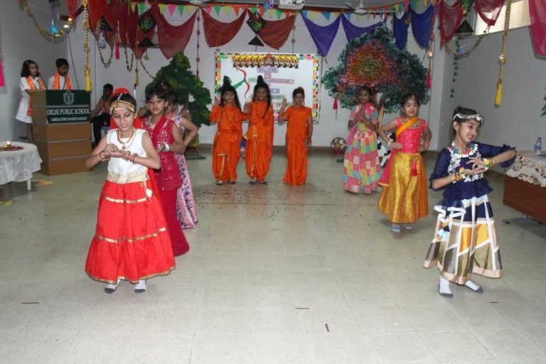 CLASS-ASSEMBLY-ON-DUSSEHRA-DPS-Greater-Faridabad (92)
